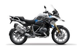 SIG 1095 02 BMW R1250GS Safari Blue Light White
